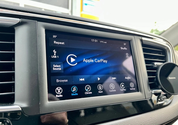 Chrysler Pacifica cena 86900 przebieg: 232231, rok produkcji 2018 z Czarne małe 781